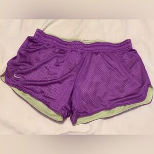 🏃🏼‍♀️3/$12 GUC NIKE RUNNING SHORTS